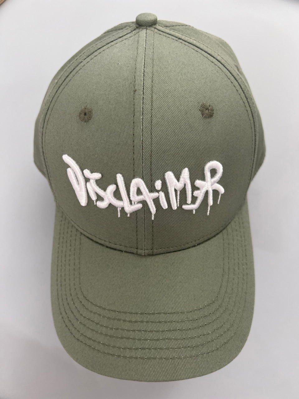 Cappello con logo ricamato