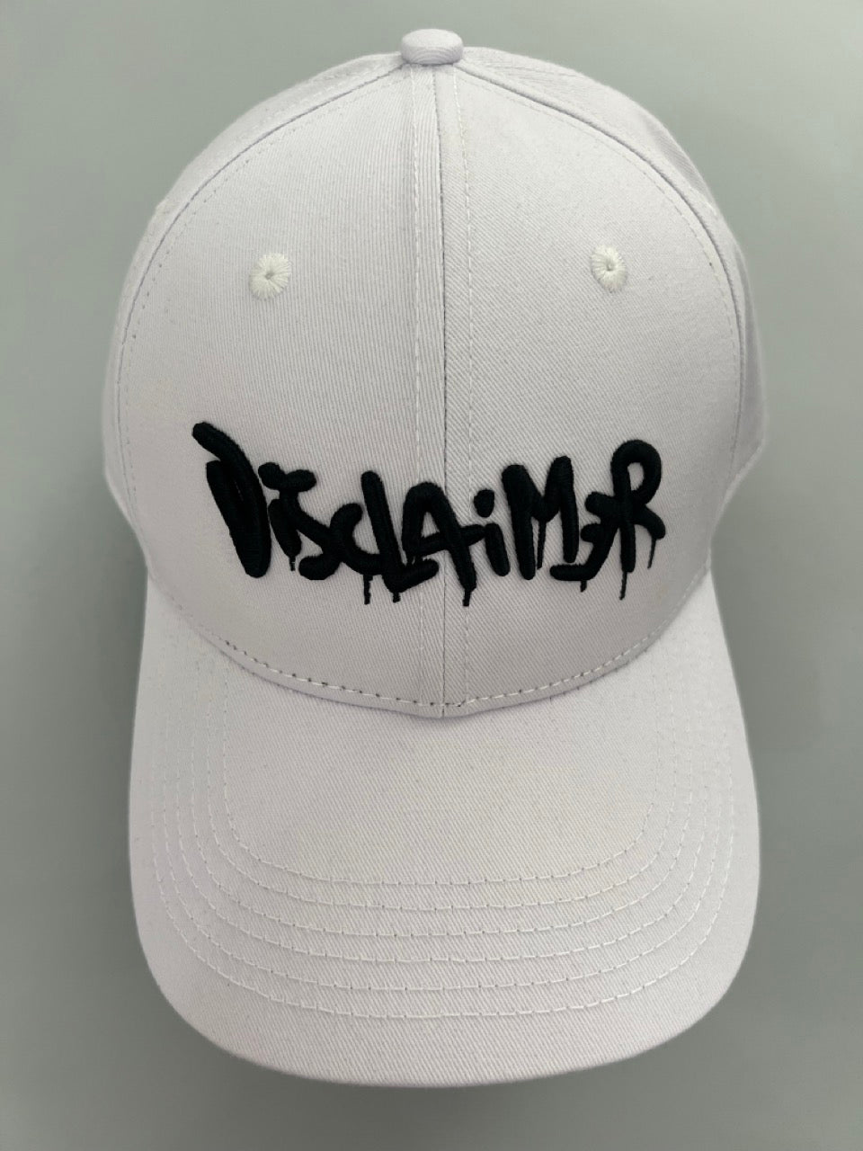 Cappello con logo ricamato