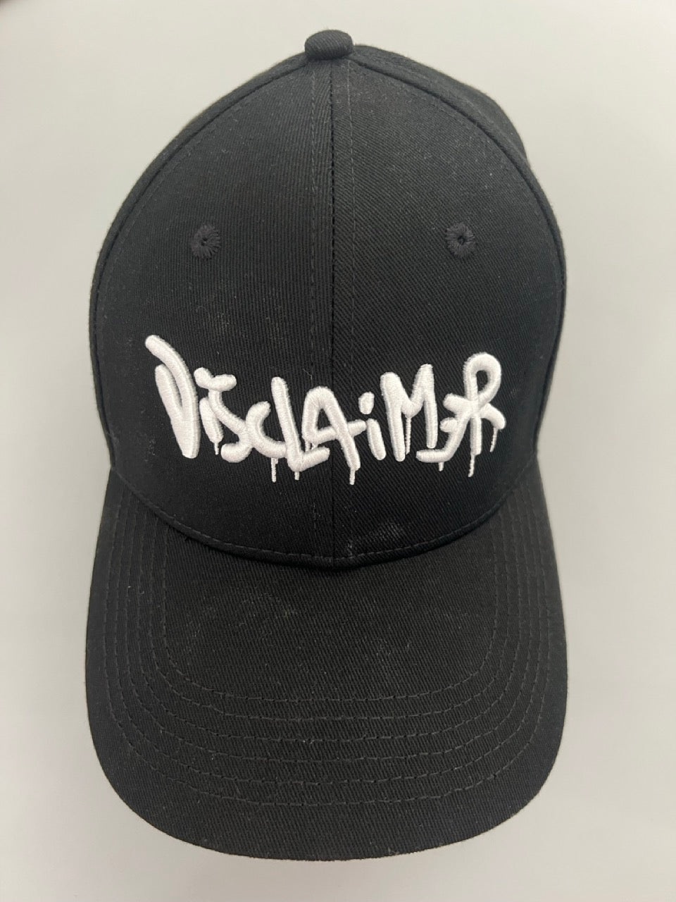 Cappello con logo ricamato