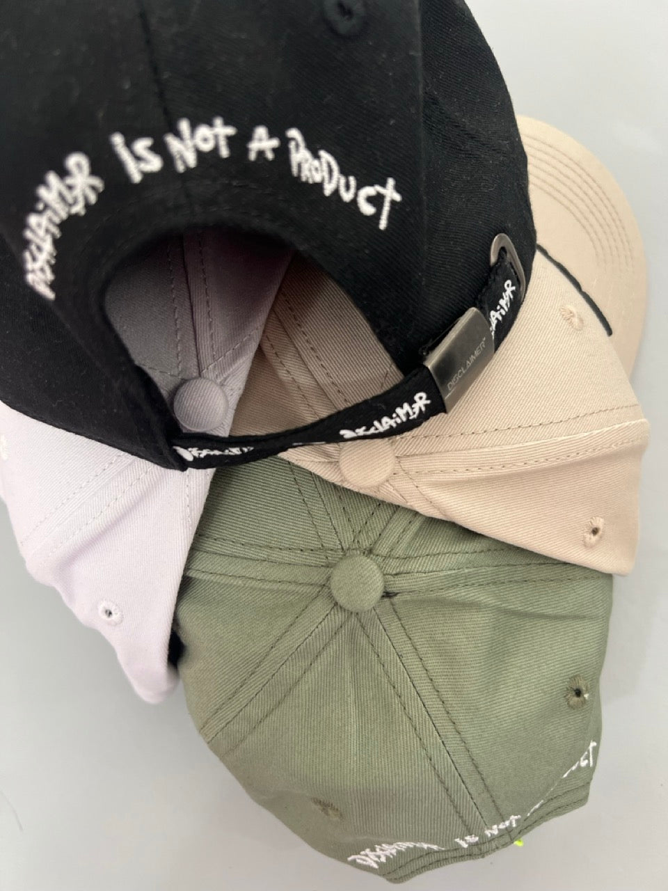 Cappello con logo ricamato