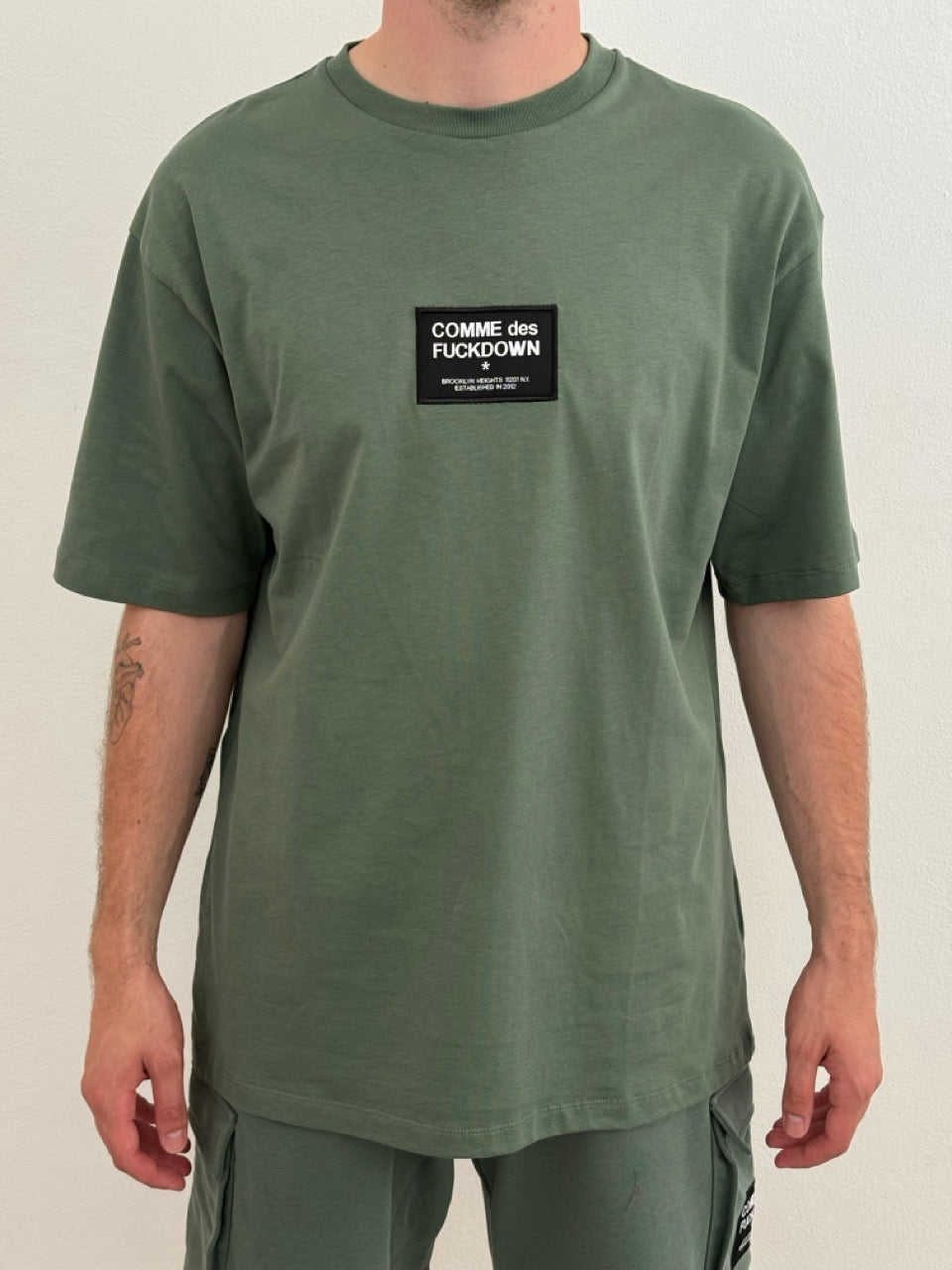 T-shirt in jersey con etichetta
