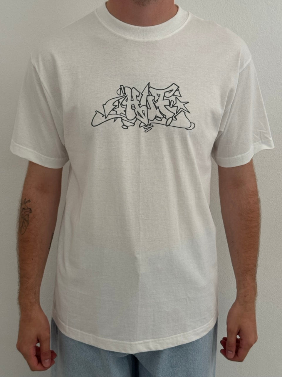 T-shirt outline