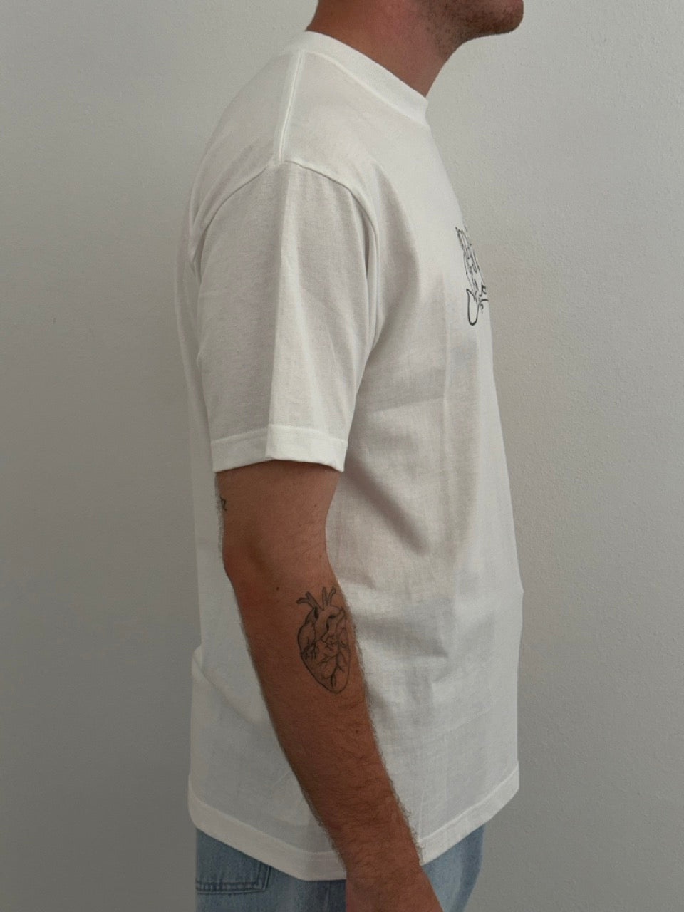 T-shirt outline