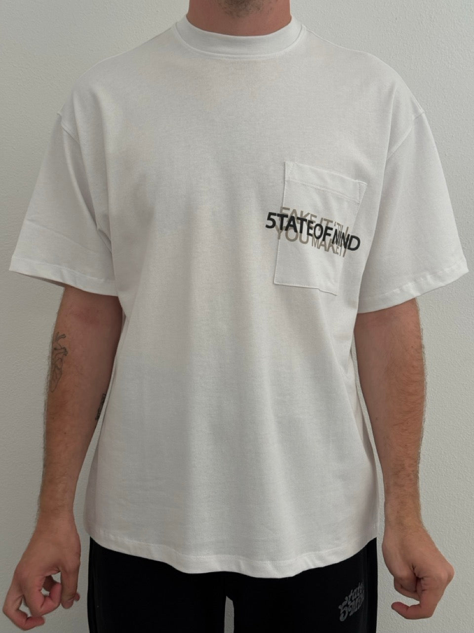 T-shirt con taschino