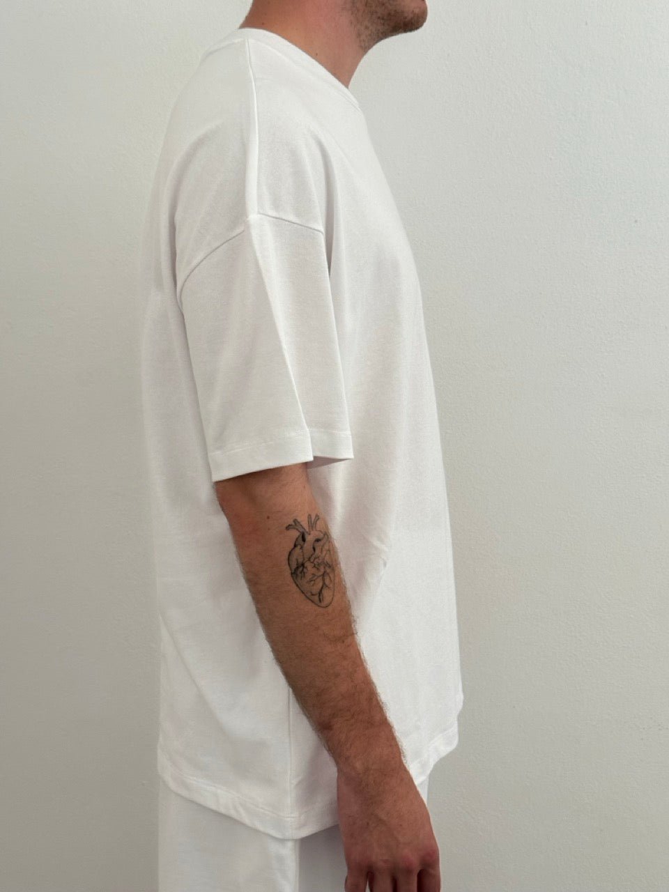 T-shirt less hype