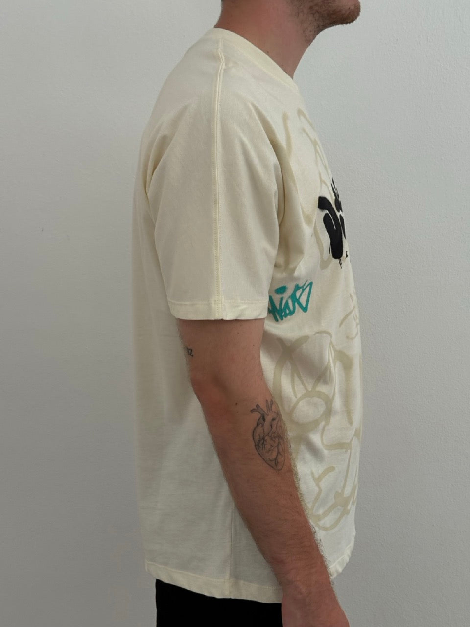 T-shirt graffiti