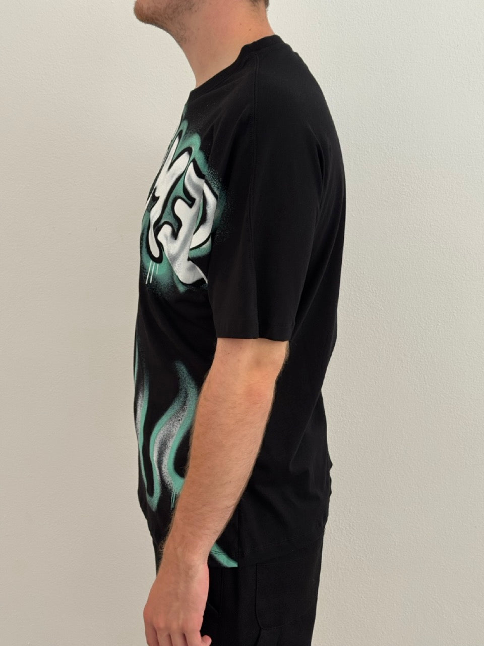 T-shirt graffito