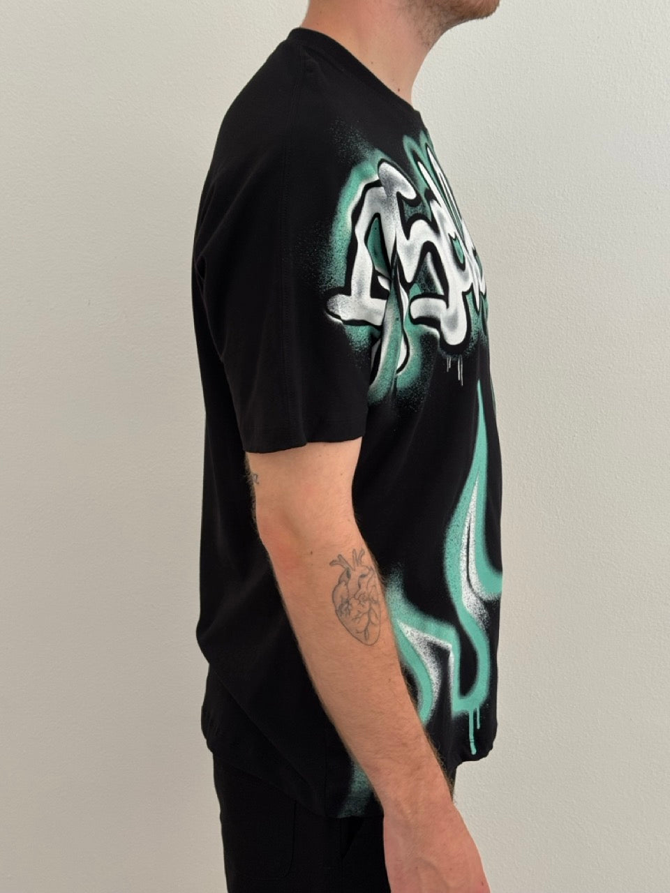T-shirt graffito