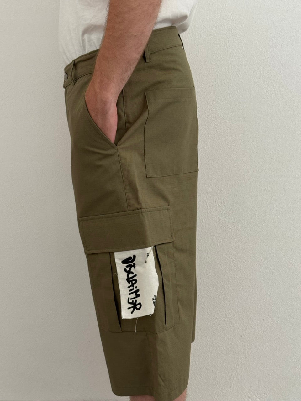 Pantaloni capri