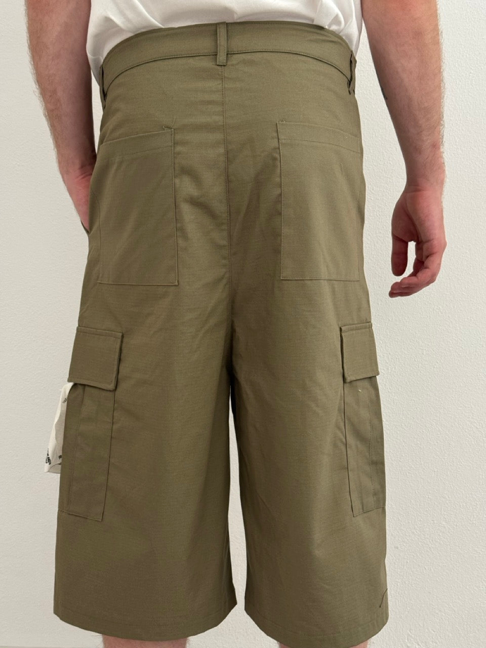 Pantaloni capri