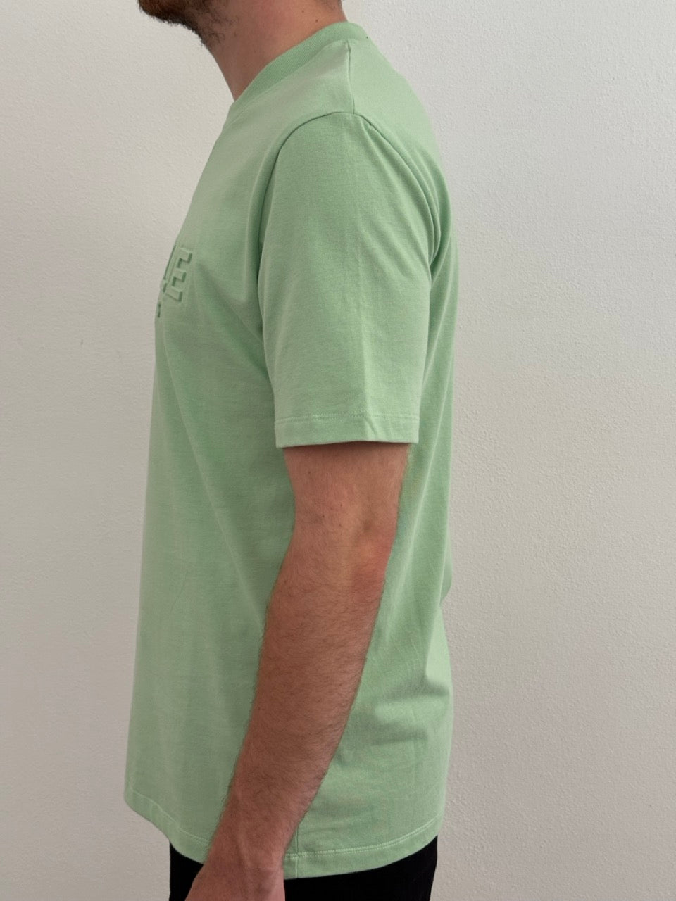 T-shirt in jersey girocollo con applicazione embossing
