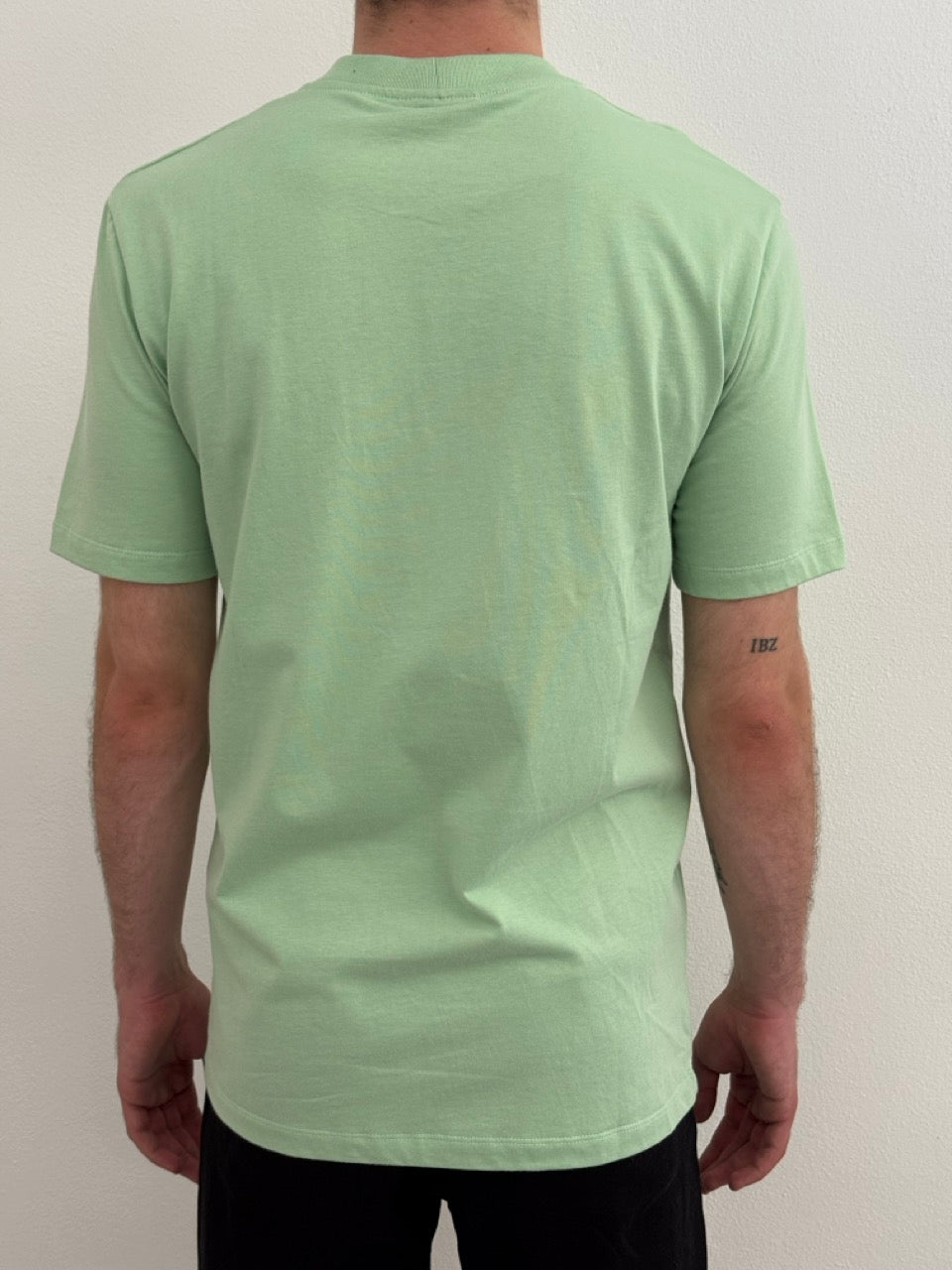 T-shirt in jersey girocollo con applicazione embossing