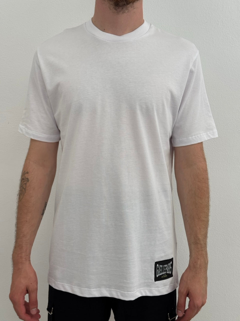 T-shirt in jersey girocollo con etichetta