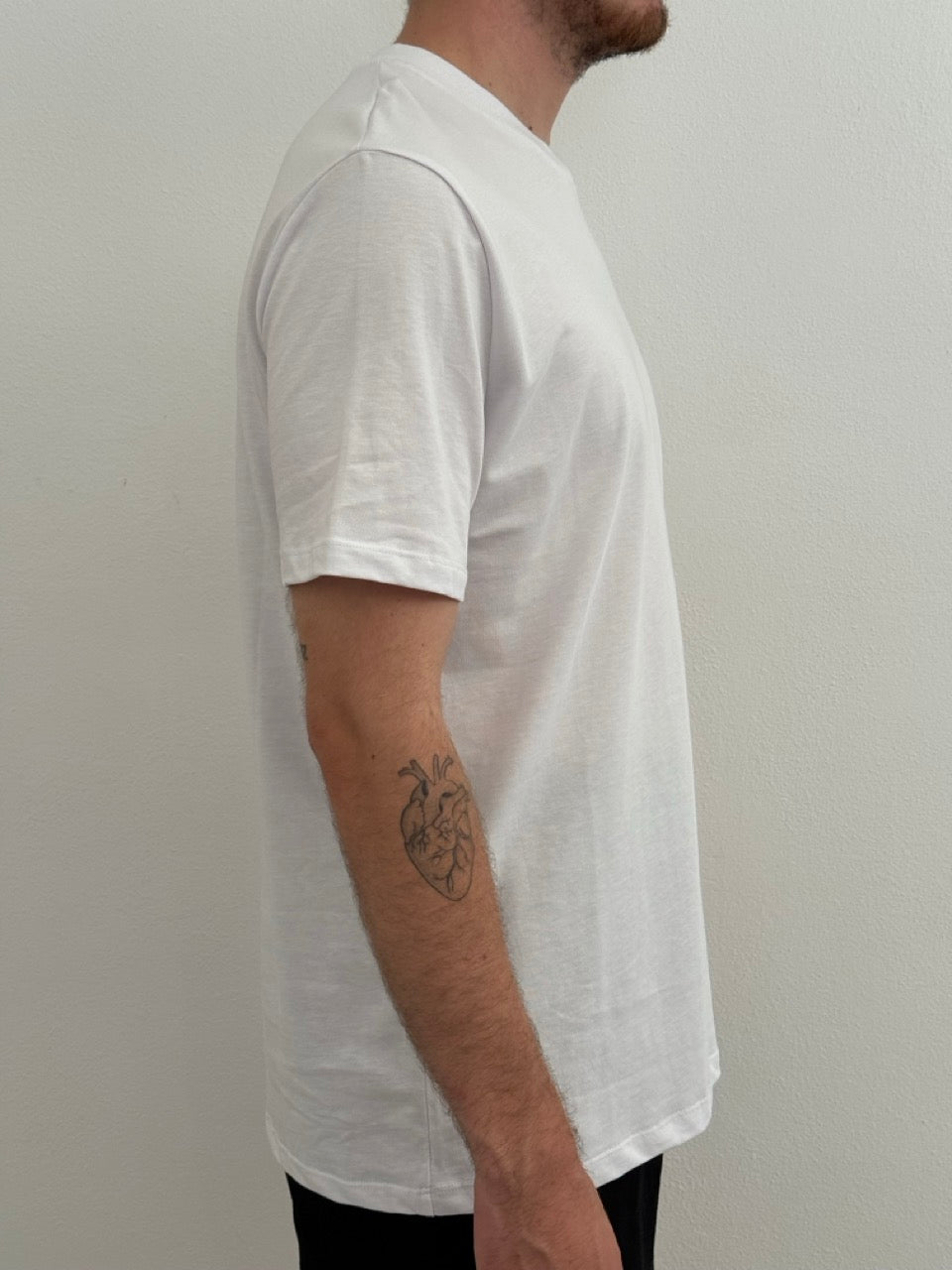 T-shirt in jersey girocollo con etichetta