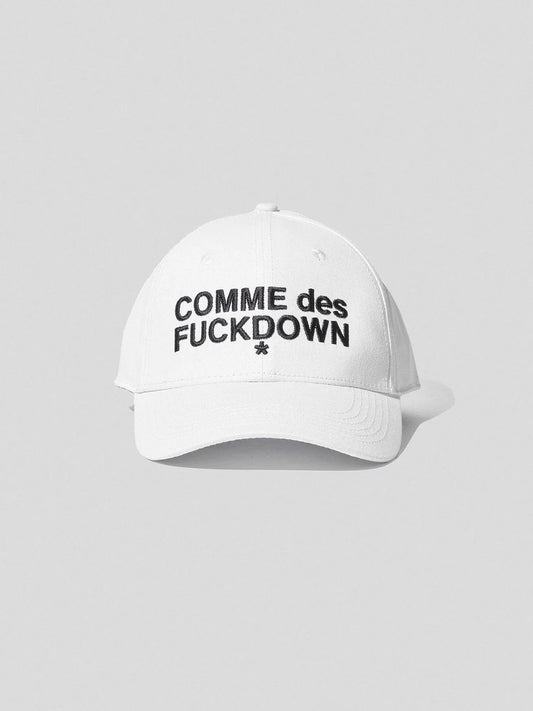 Cappello con visiera e ricamo