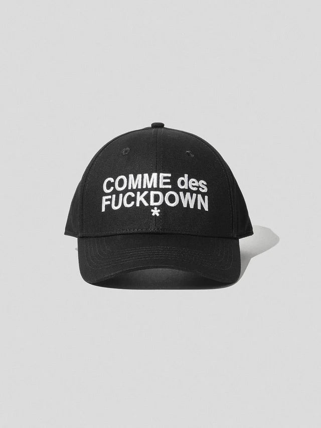 Cappello con visiera e ricamo