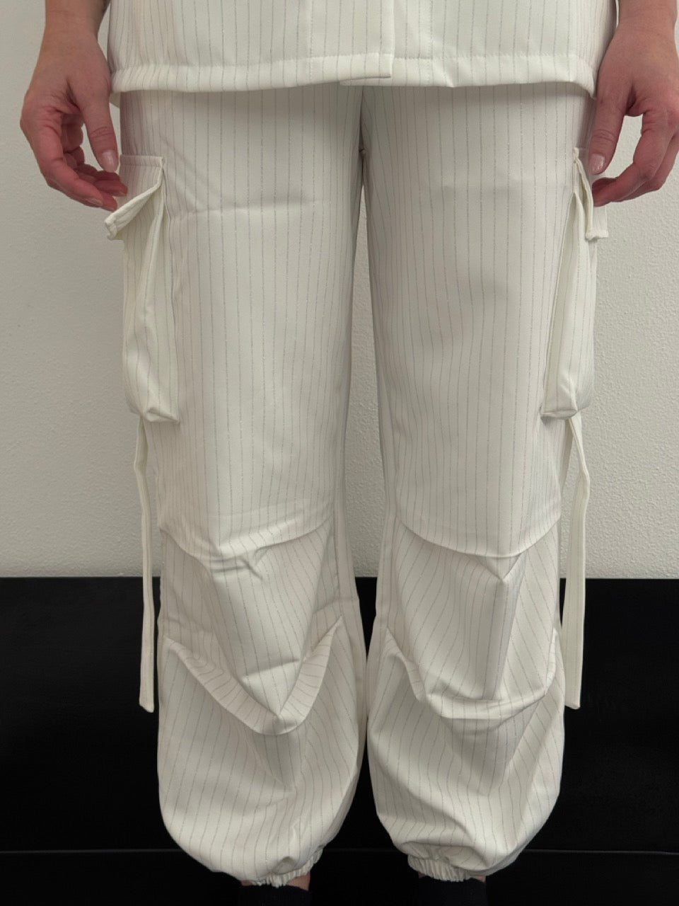 Pantalone cargo in gabardine brillantinato