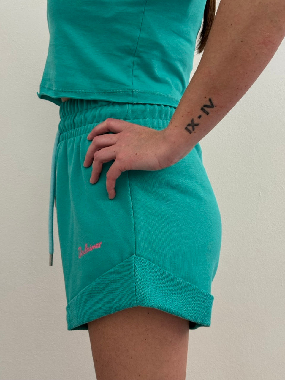 Shorts con risvolto