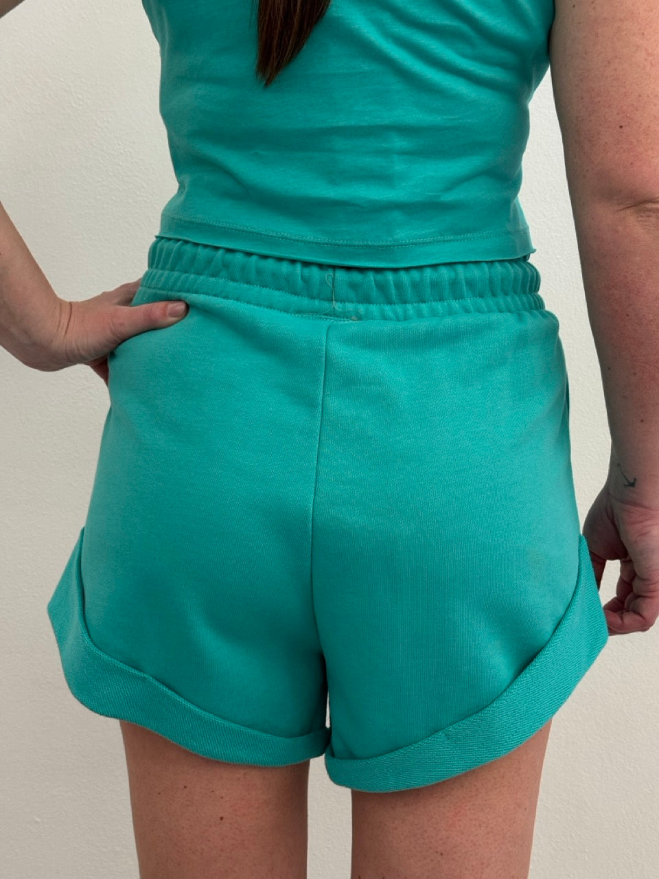 Shorts con risvolto