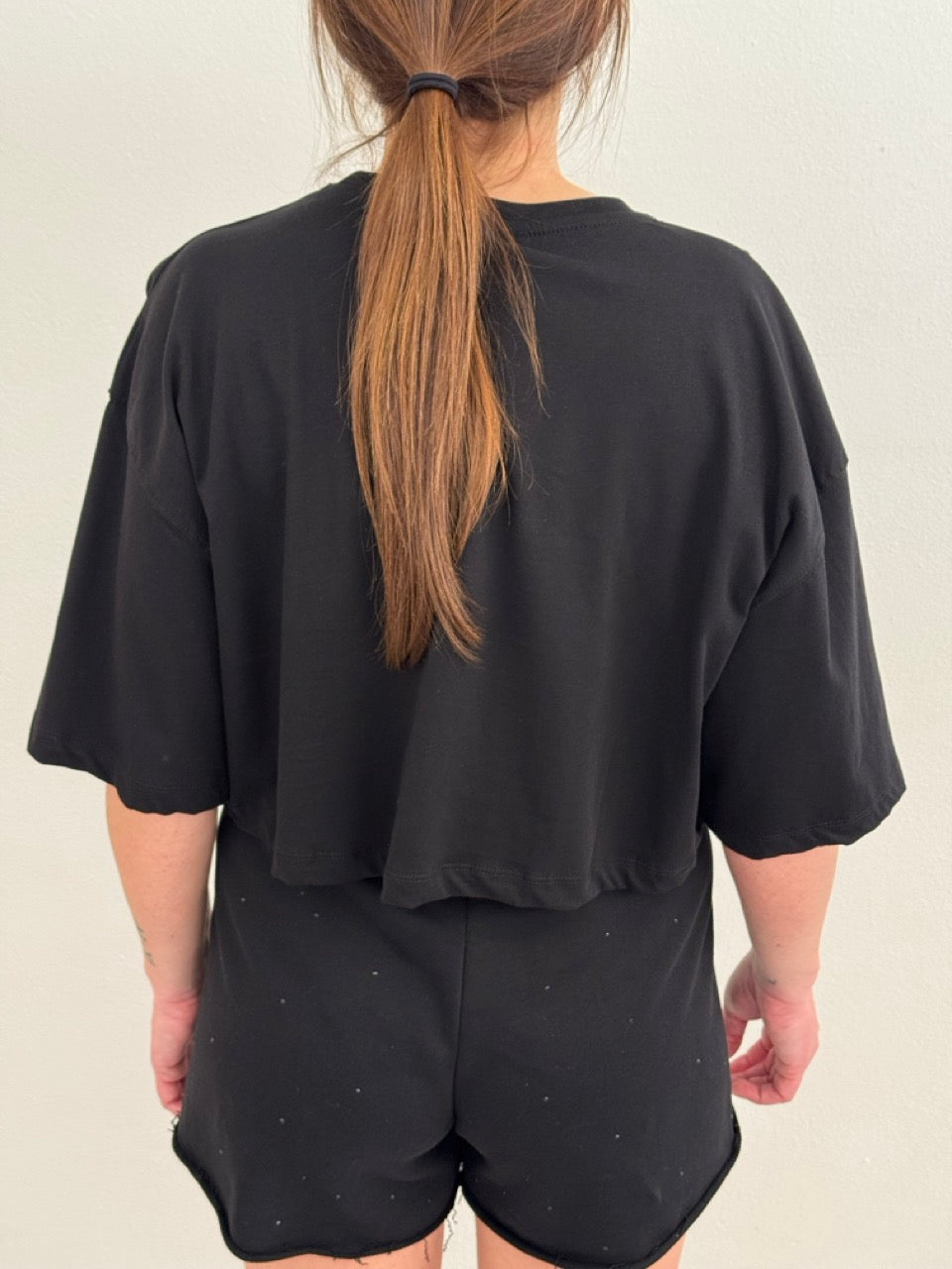 T-shirt crop con strass