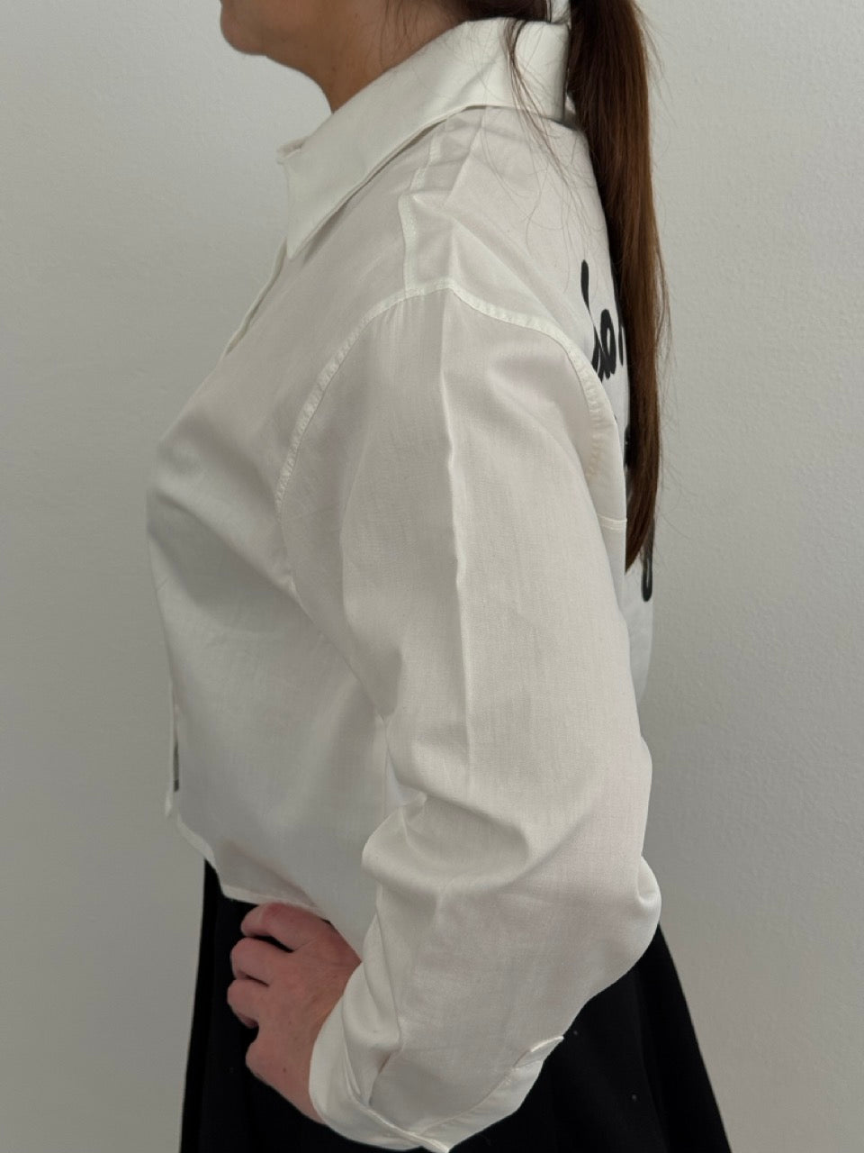Camicia crop con dedica