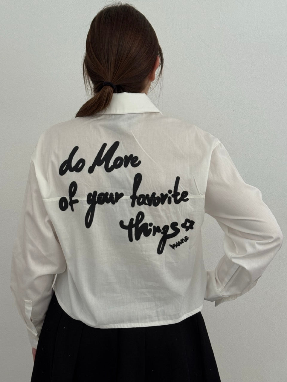 Camicia crop con dedica