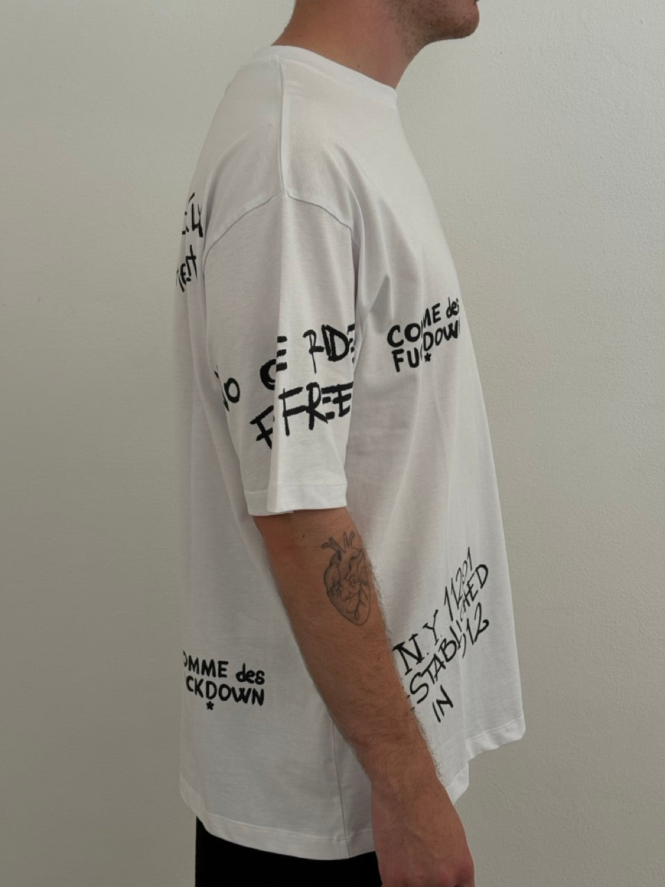 T-shirt con stampa all over