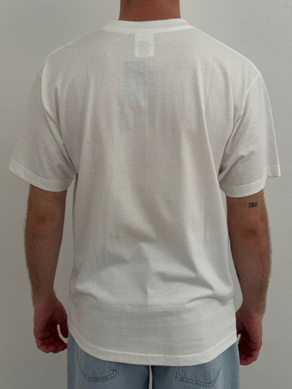 T-shirt outline