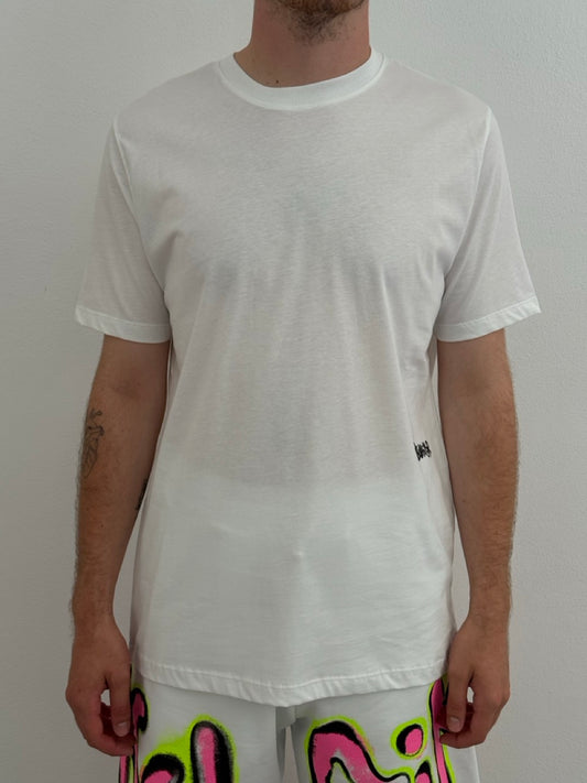 T-shirt pulita logata