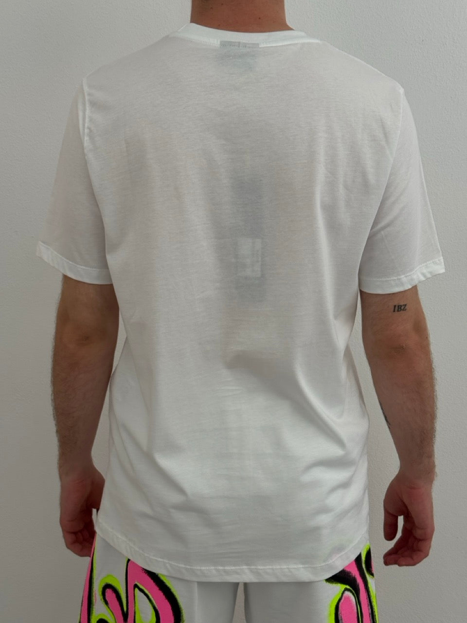 T-shirt pulita logata