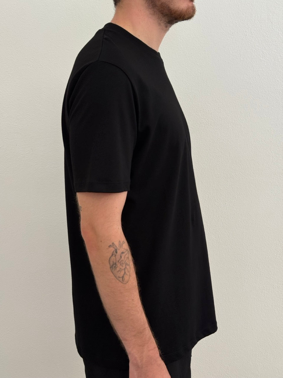 T-shirt in jersey girocollo con etichetta
